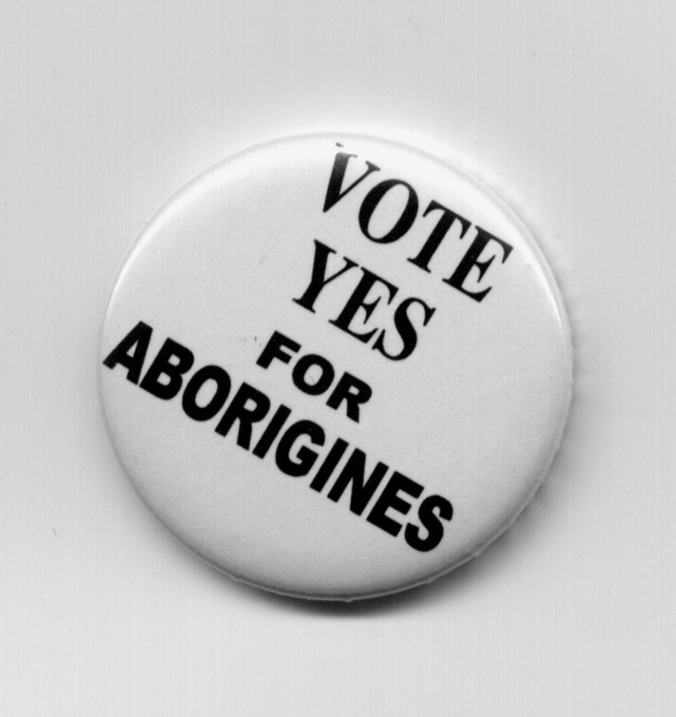 Small white vote Yes for Aborigines badge